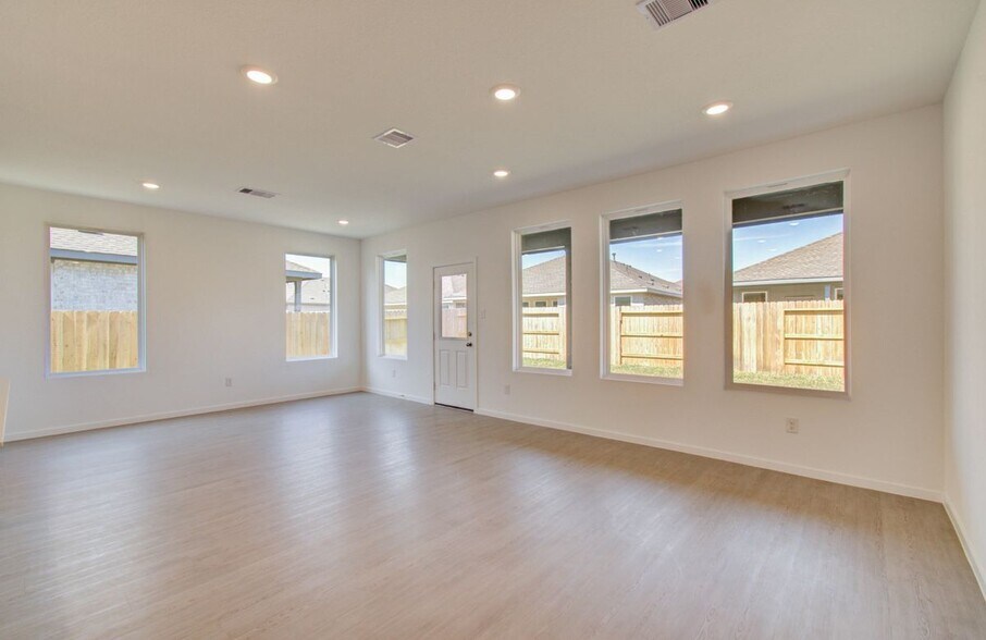 Building Photo - 26514 Foxtail Fern Dr