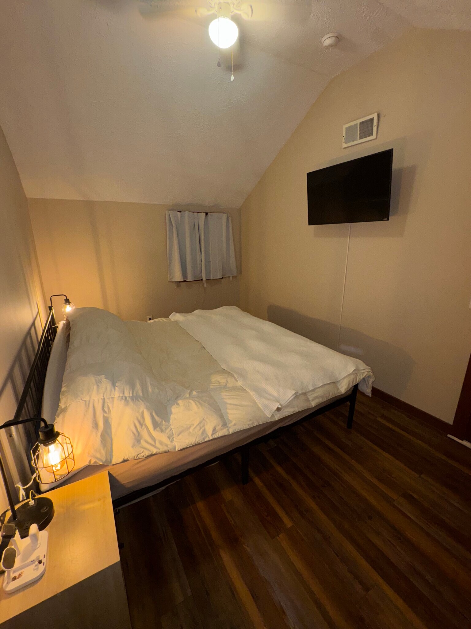 Main Bedroom - 31 Walling Rd