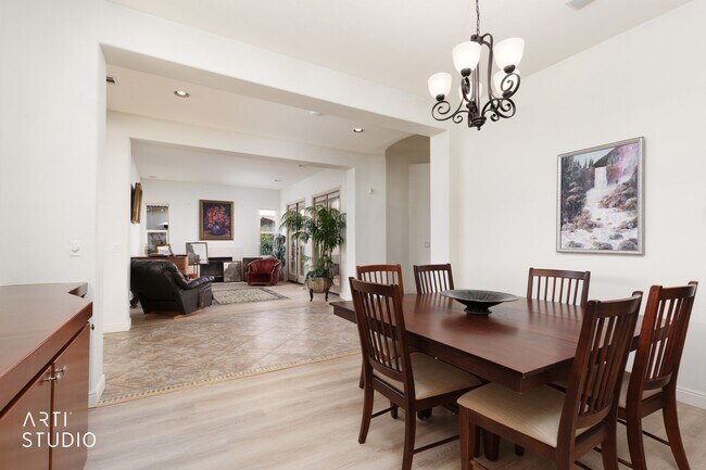 Building Photo - Beautiful home located in the gated commun...