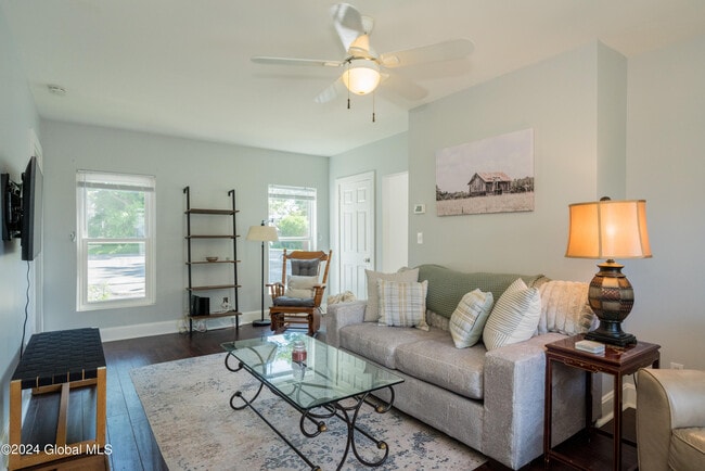 Building Photo - 9 Bolster Ln NE