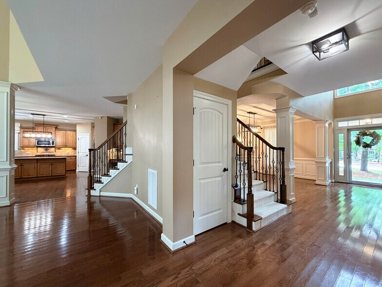 Building Photo - 5604 Pine Rock Ct