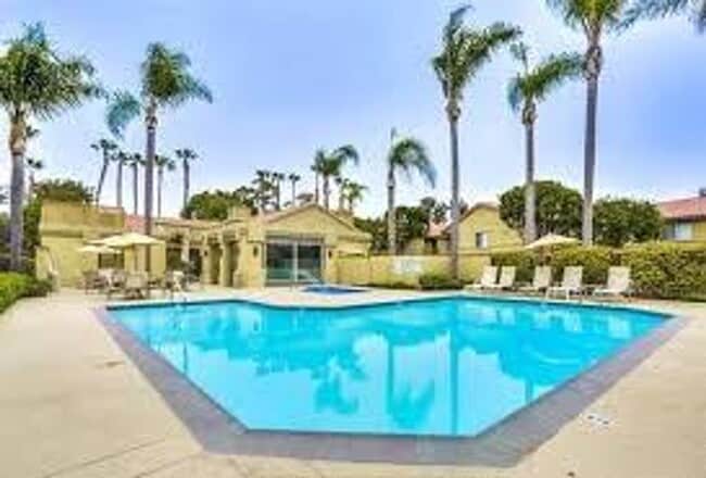 Building Photo - 2 Bedroom Upper Unit in UTC