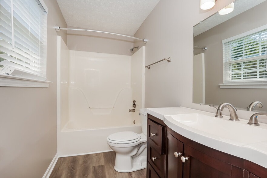 Building Photo - 1106 Gardendale Dr