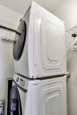 Building Photo - 21 W Chestnut St