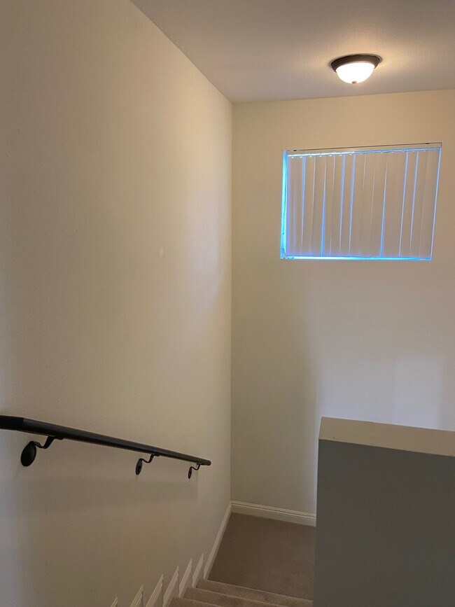 Building Photo - 291 E 46th St