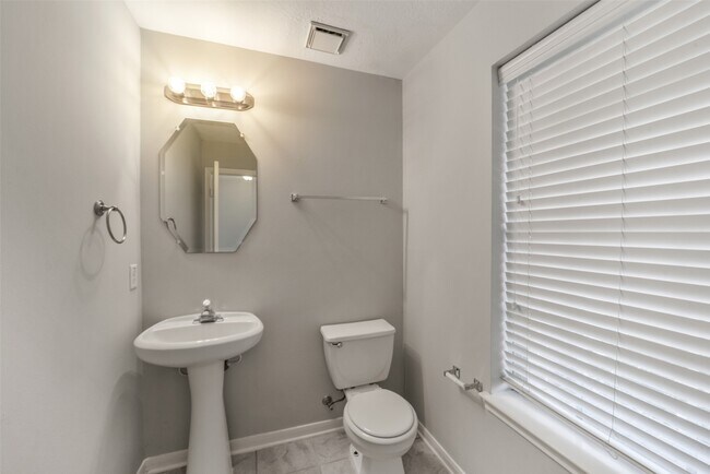 Building Photo - 3231 Stoneydale Ln