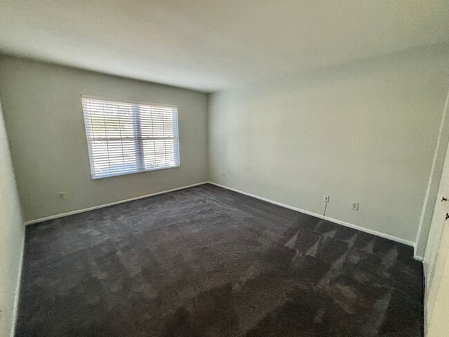 Building Photo - 57 Doranne Ct