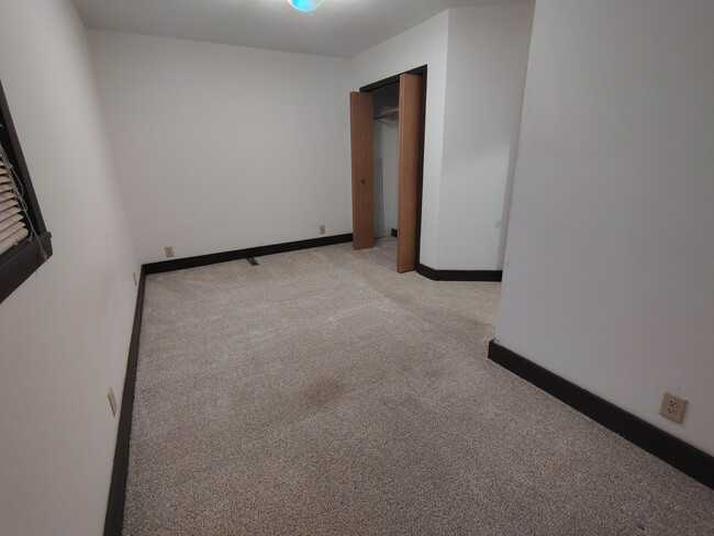 Building Photo - 242 S Adams St