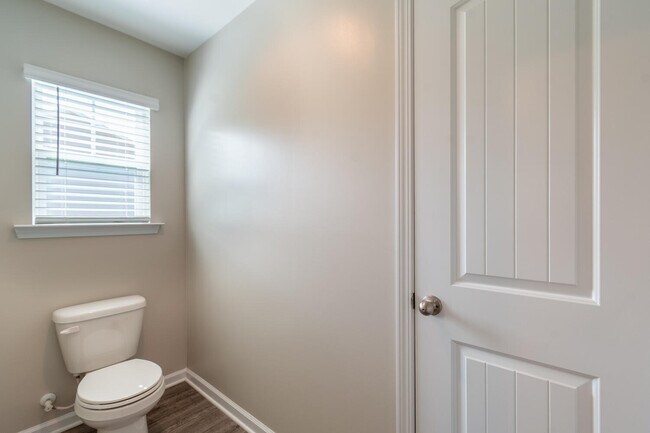 Building Photo - 3733 Moseley Dr