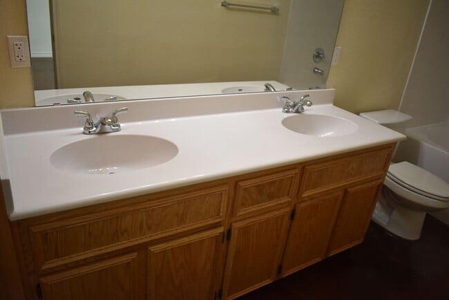 Building Photo - 205 Coby Dr