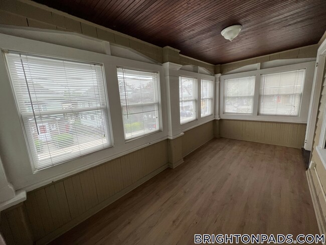 Building Photo - 72 Nonantum St