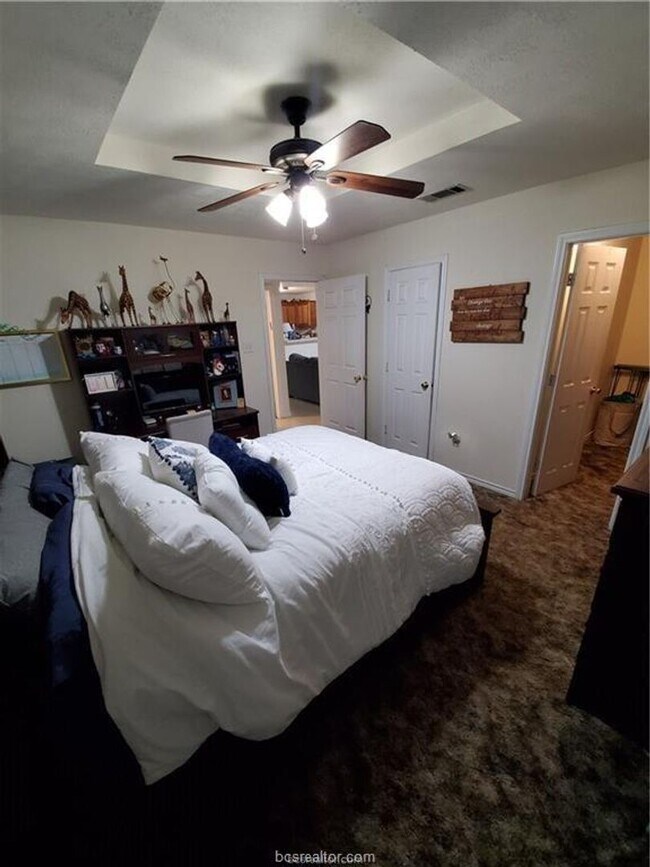 Building Photo - College Station - 3 bedroom /3 bath HOUSE Near TAMU!