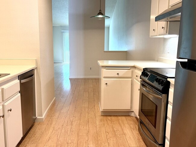 Building Photo - House like 2bed/1.5 Bath Condo with Spacious Corner Yard and 2 Car Garage