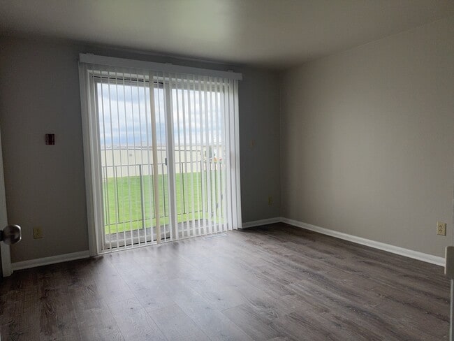 Building Photo - 418 Beloit St