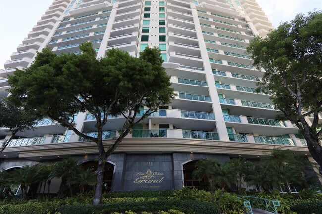 Building Photo - 411 N New River Dr E