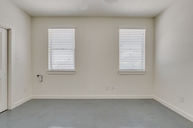 Building Photo - * MOVE IN SUMMER 7/30/2027 * 5-Bed 5.5 Bath Walking Distance to the TCU Campus