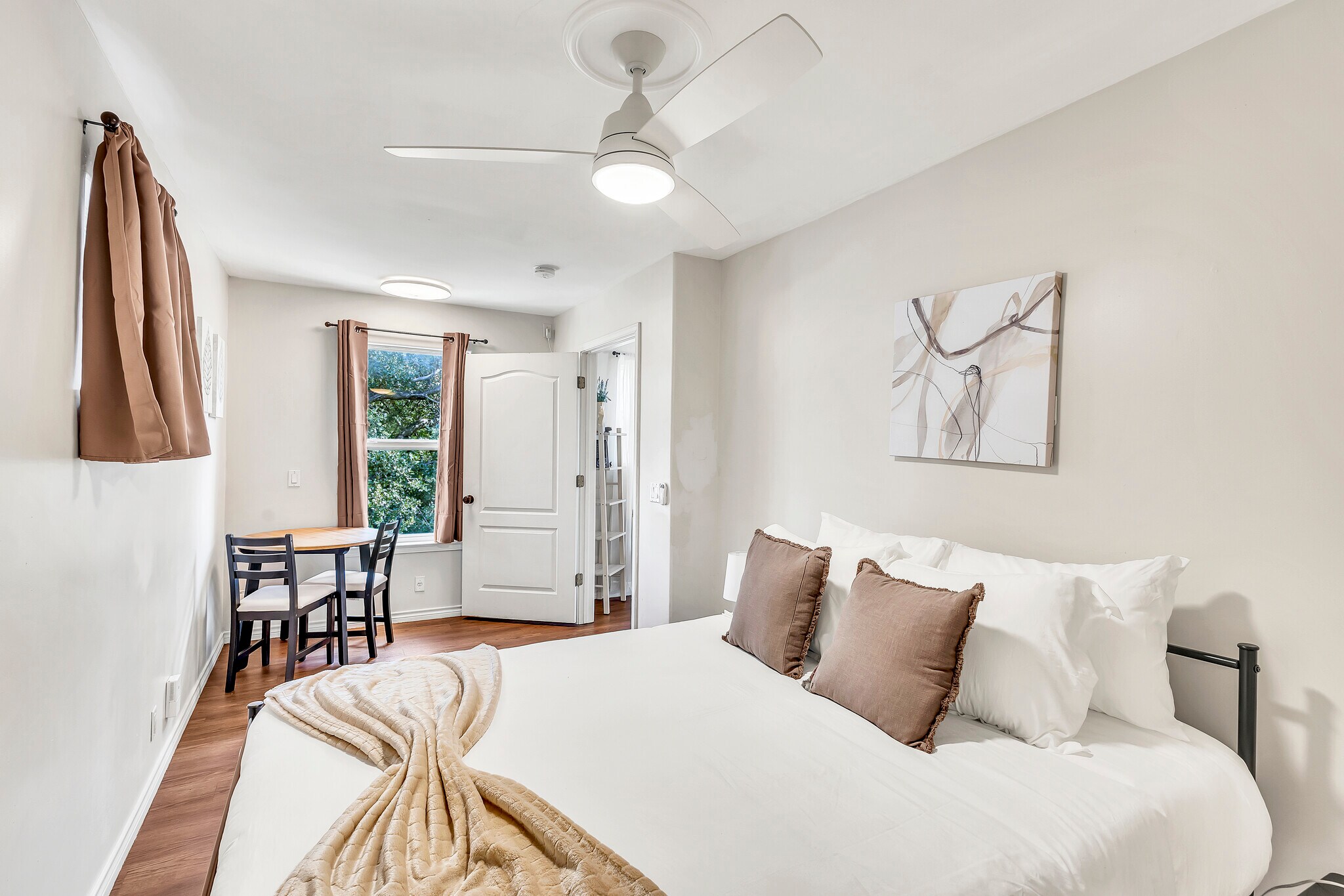 Building Photo - 4603 Lennox Dr