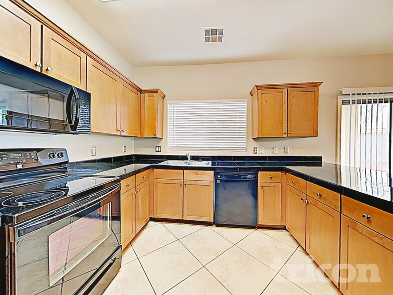 Building Photo - 25768 W Victory St