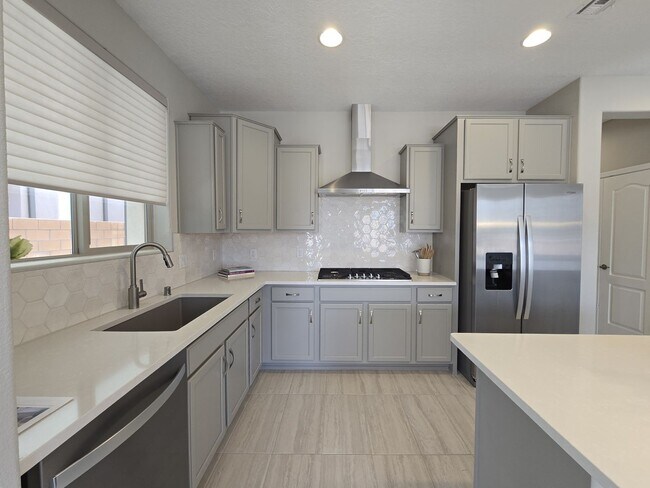 Building Photo - Modern Santa Fe Townhome
