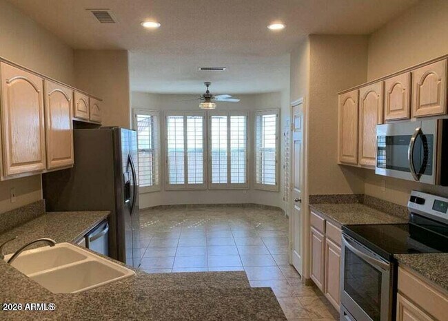 Building Photo - 14316 W Gunsight Dr