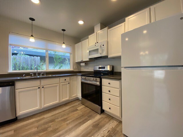 Building Photo - Beautiful and newly remodeled home in Rose...