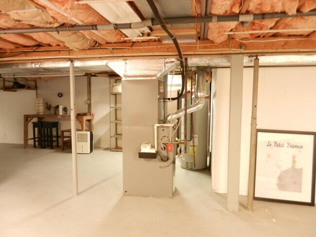 Building Photo - 25 Embassy St