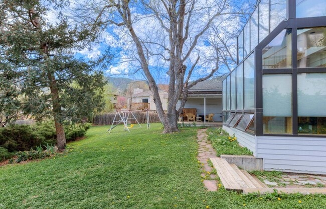 Building Photo - 508 Valley View Dr