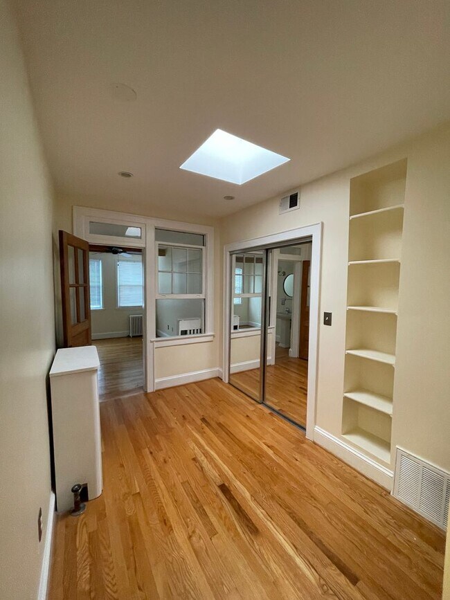 Building Photo - Charming 1928 Row Home for Rent with Modern Amenities — 2 Bedroom 2 Full Bath w/ 2 Half Baths, 2 ...