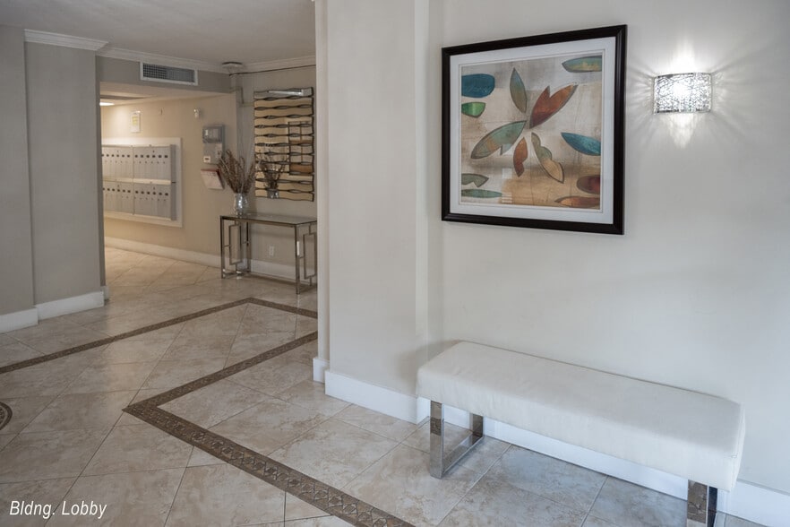 Building Photo - 3000 S Course Dr