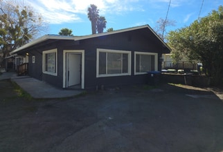 Building Photo - Lakeshore Triplex