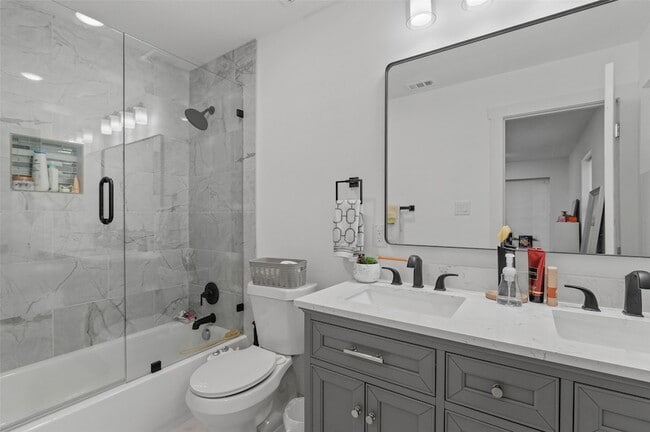 Building Photo - 1024 Greenlee St