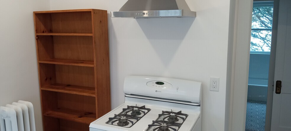 Kitchen 2 - 62 Oxford Ave