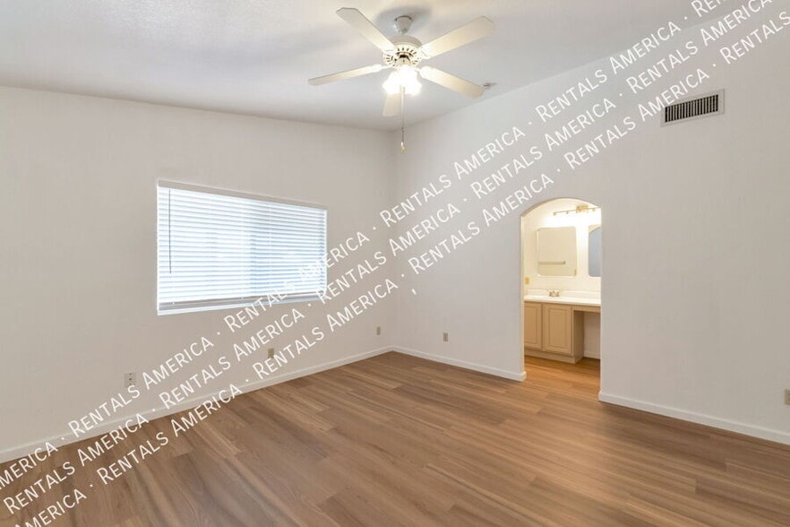Building Photo - 8668 S Desert Dove Dr