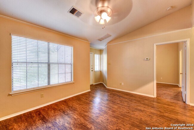 Building Photo - 1 Bed 1 Bath Located in the heart of the Medical Center