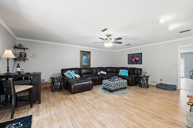 Building Photo - 304 Melbourne Dr