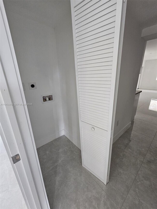 Building Photo - 2488 SW 6th Ct