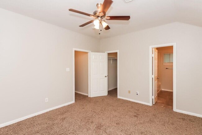 Building Photo - 4906 N Cancun Dr