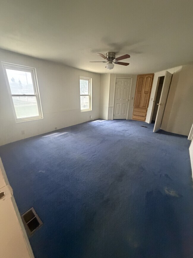 Building Photo - 690 Maple Ct