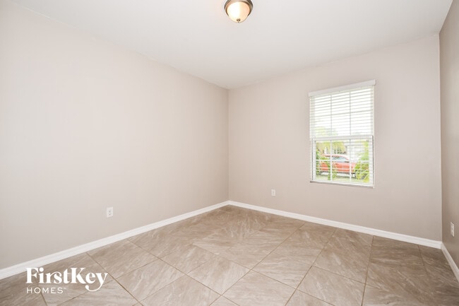 Building Photo - 1143 SW 47th St