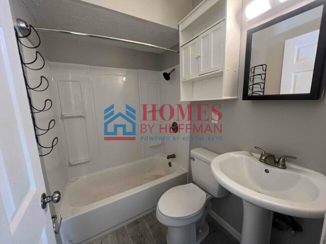 Building Photo - Two Bedroom House | Move-In Ready