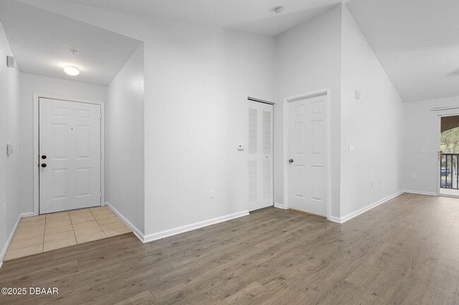 Building Photo - 940 Village Trail