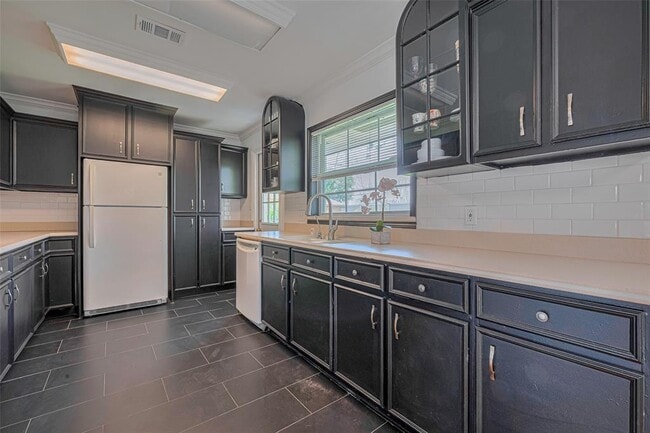 Building Photo - 3042 Oak Forest Dr