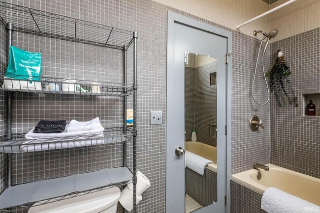 Building Photo - 612 N Kerry Dr