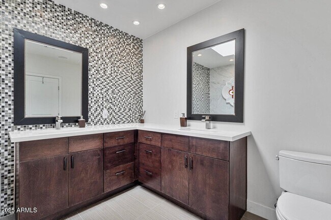 Building Photo - 10626 N Indian Wells Dr