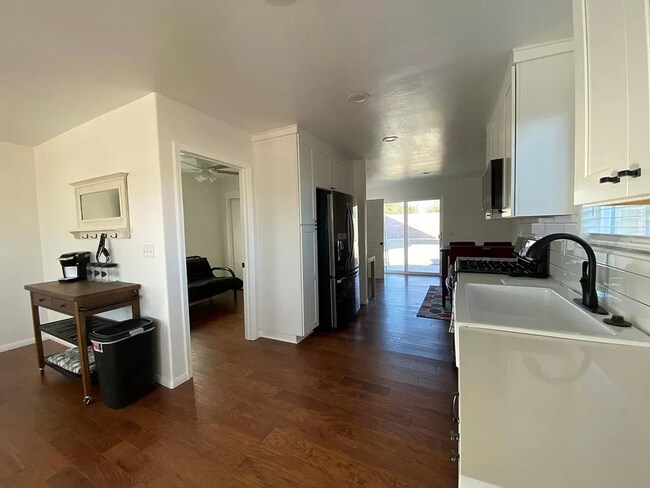 Building Photo - Modern Energy-Efficient 2-Bedroom Home with High-End Finishes and Spacious Yard!