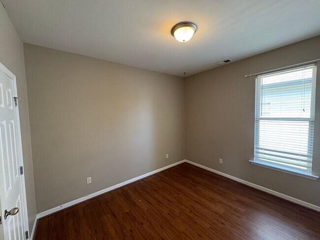 Building Photo - 1044 Washington Dr