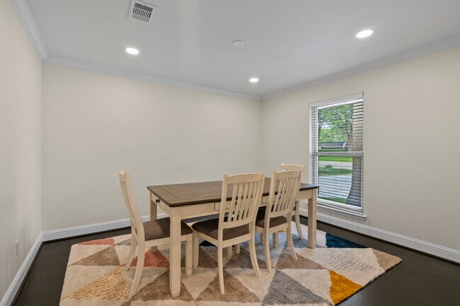 Building Photo - 2402 Chimney Rock Rd