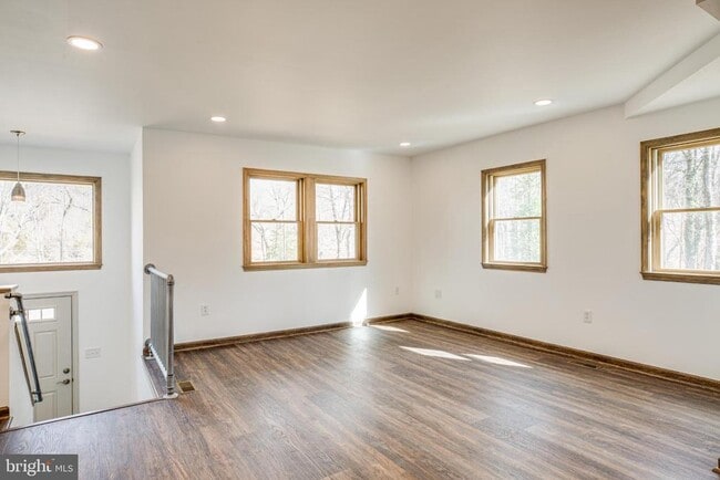 Building Photo - 11802 Hara St