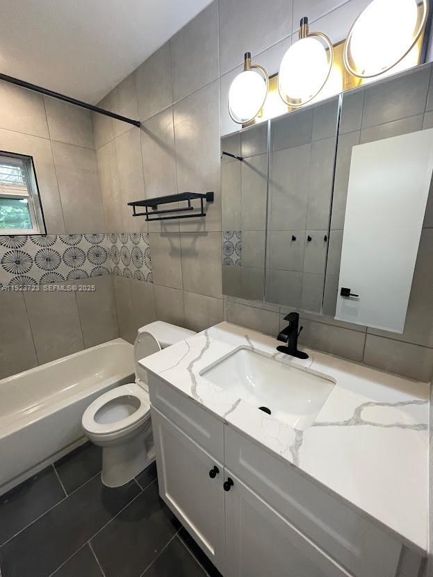 Building Photo - 2418 Polk St