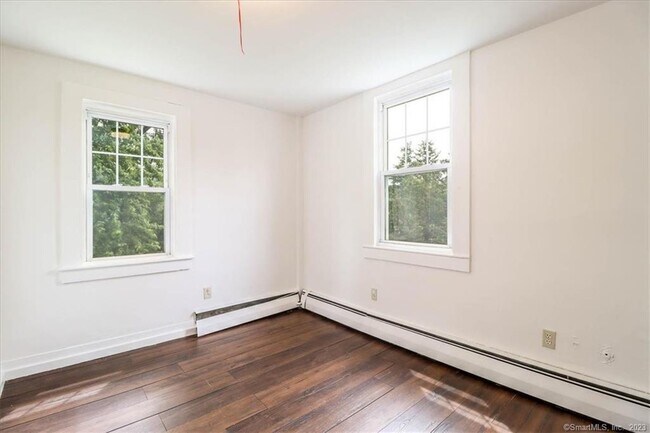 Building Photo - 14 Poplar St